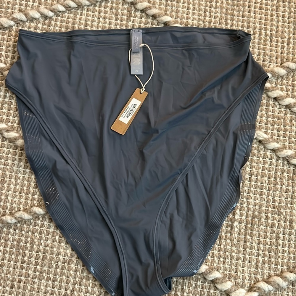 NWT - SKIMS (B18) brief steel blue -0353